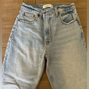 Abercrombie & Fitch Ultra High Rise 90s Straight Jeans